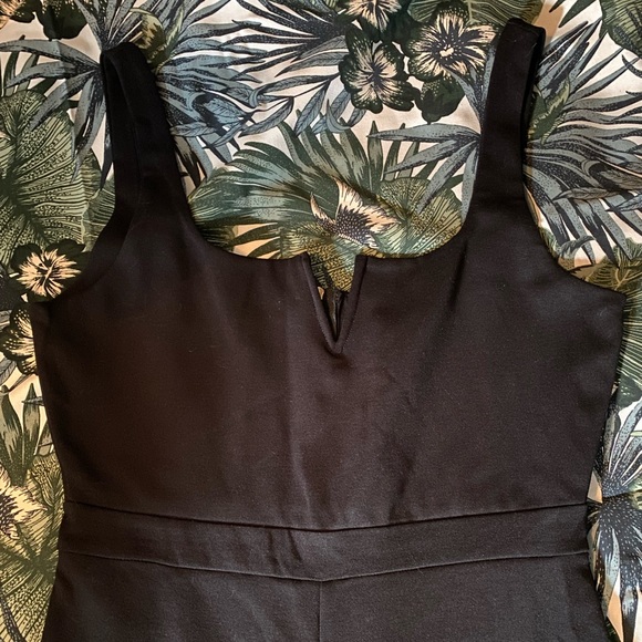 NWOT Black Romper with Gold Zipper Down the Back Sz L - Picture 2 of 6